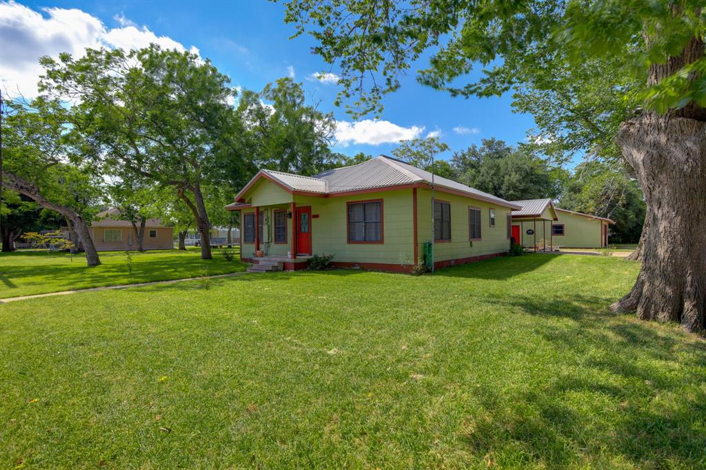 429 W 4th Street, Flatonia, Texas image 23