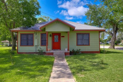 A home in Flatonia