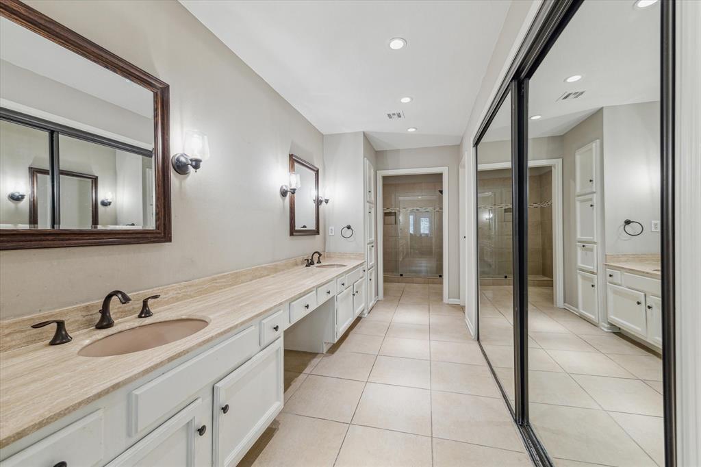 214 Sugarberry Circle, Houston, Texas image 15