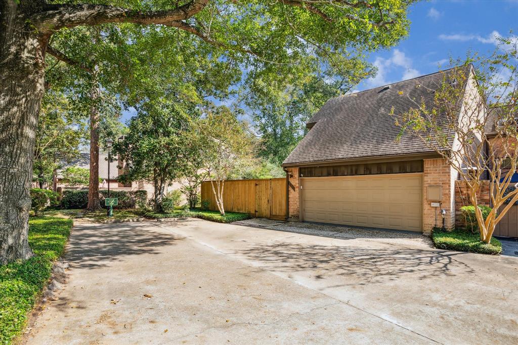 214 Sugarberry Circle, Houston, Texas image 23