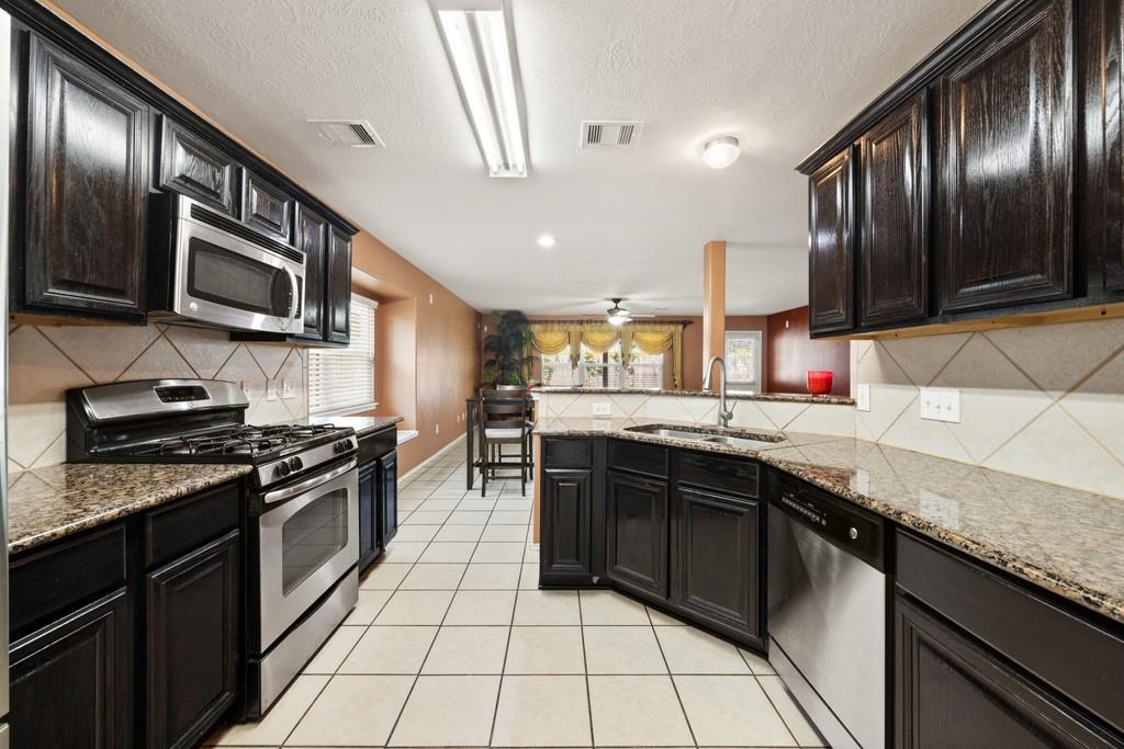6818 Whitbourne Meadow Lane, Houston, Texas image 9