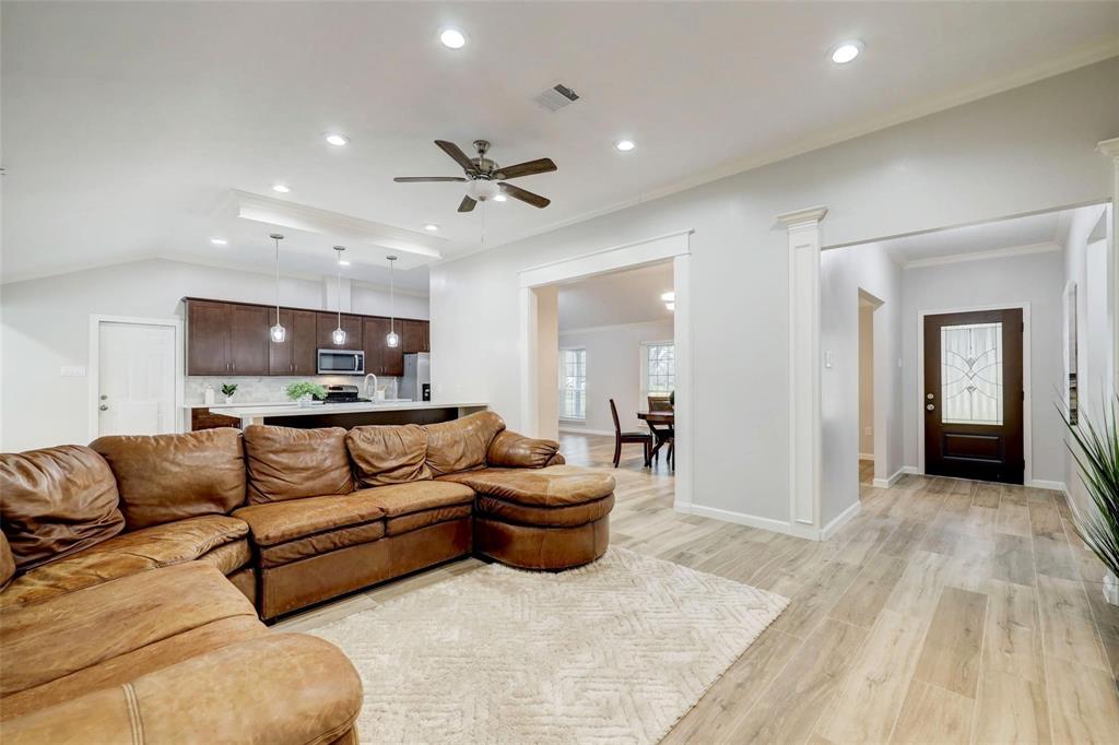 2015 Shadow Ln Lane, Richmond, Texas image 14