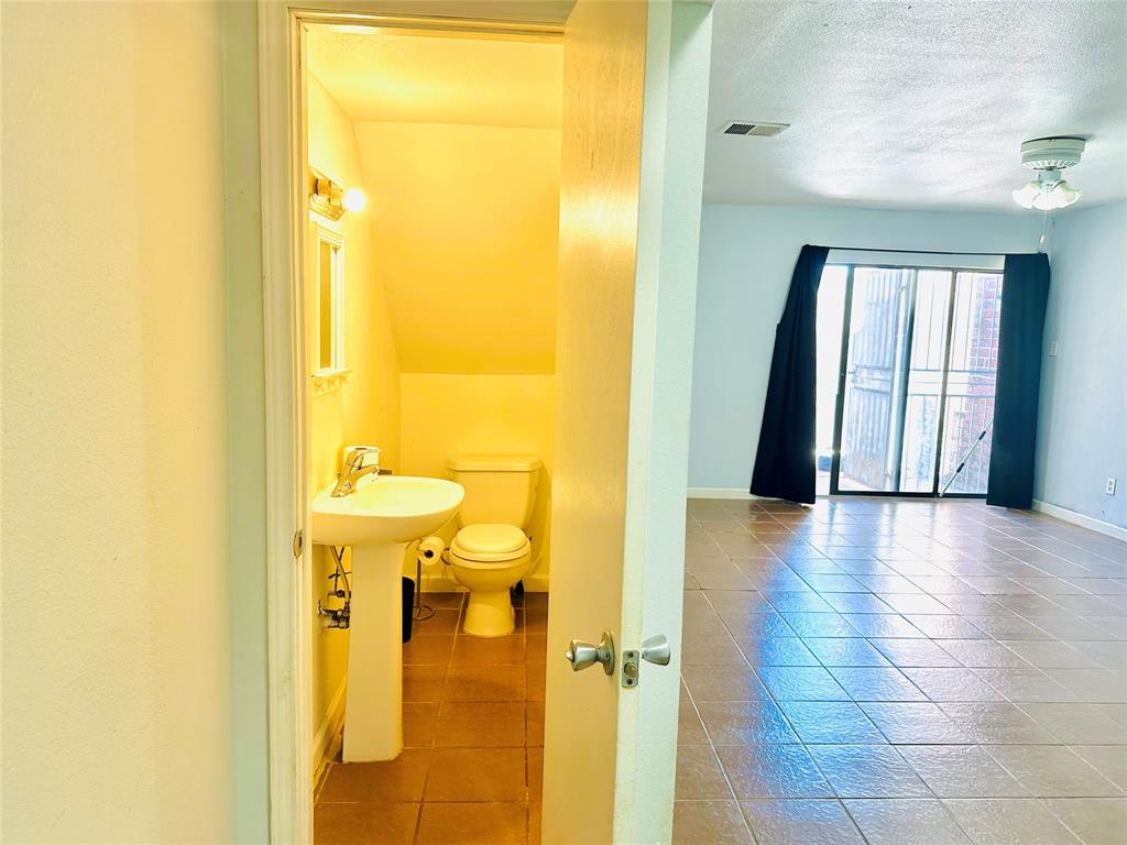 8901 S Braeswood Boulevard #208, Houston, Texas image 3
