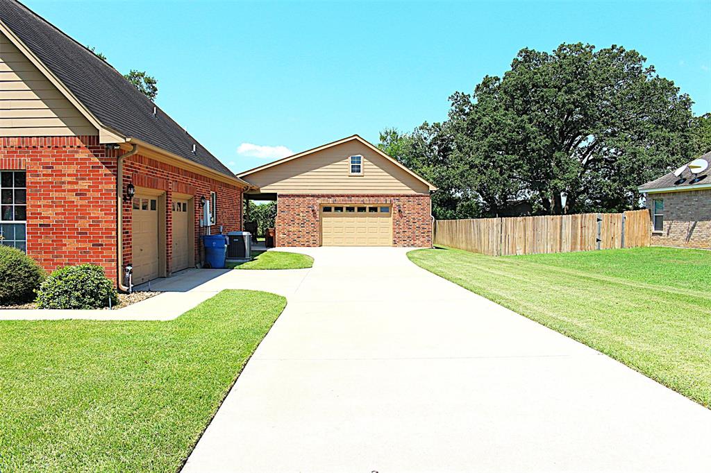 115 Lawrence Marshall Drive, Hempstead, Texas image 3