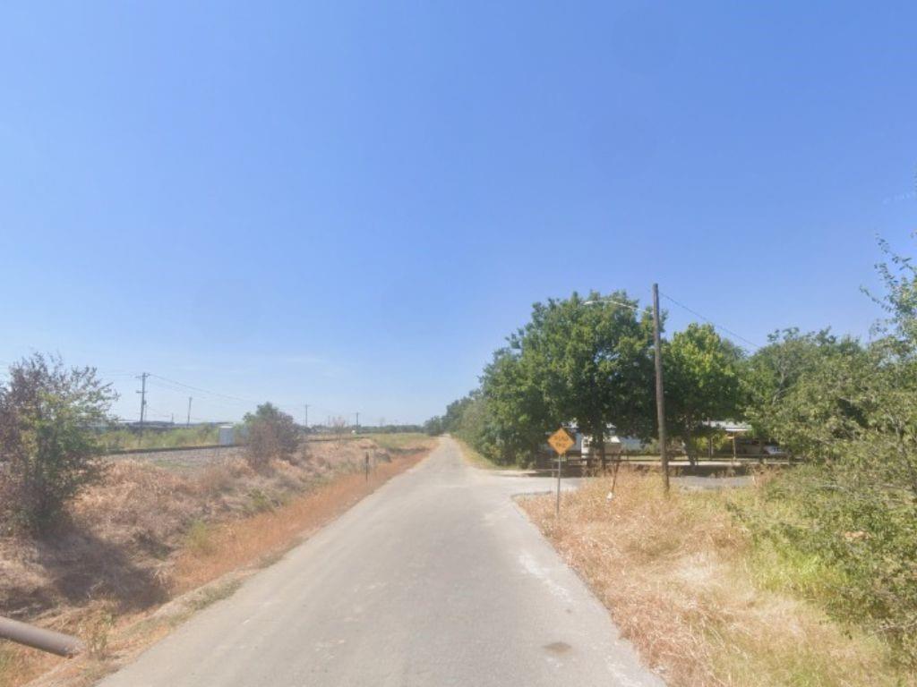 Railroad Street, Hearne, Texas image 4