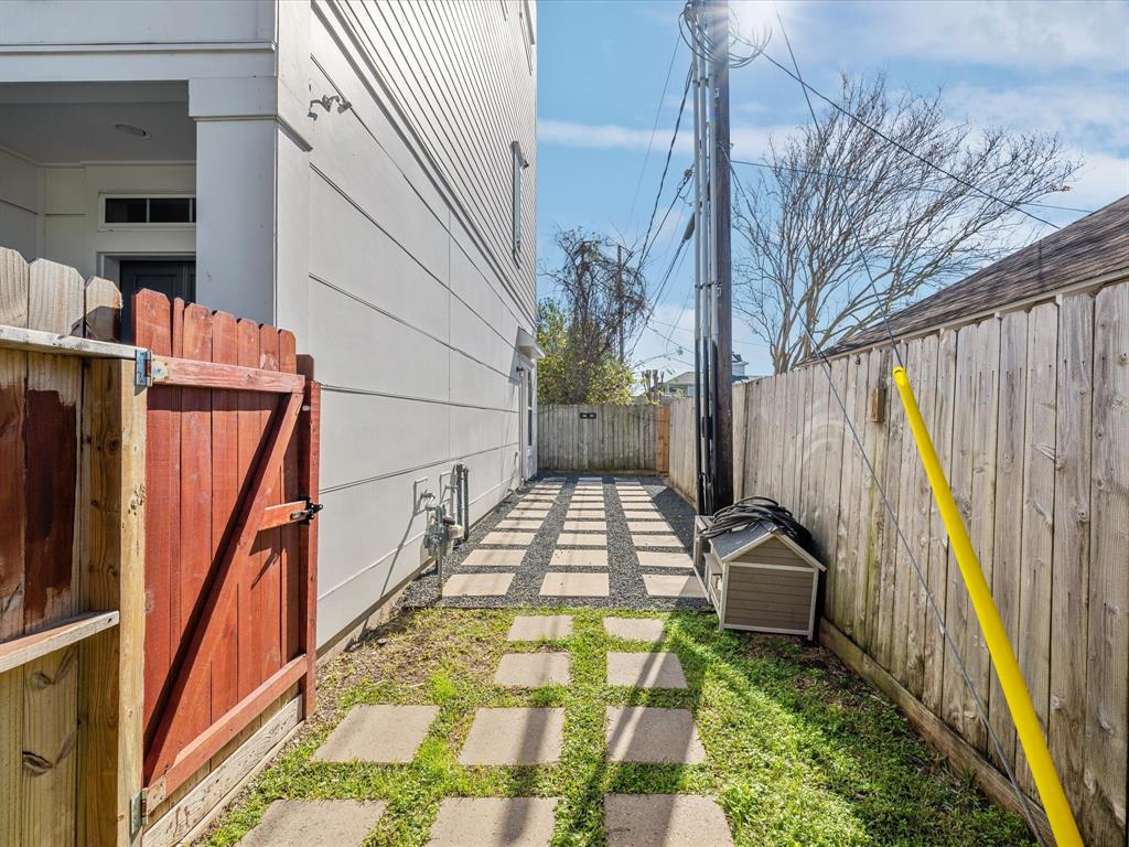 1110 W 12th Street, Houston, Texas image 26