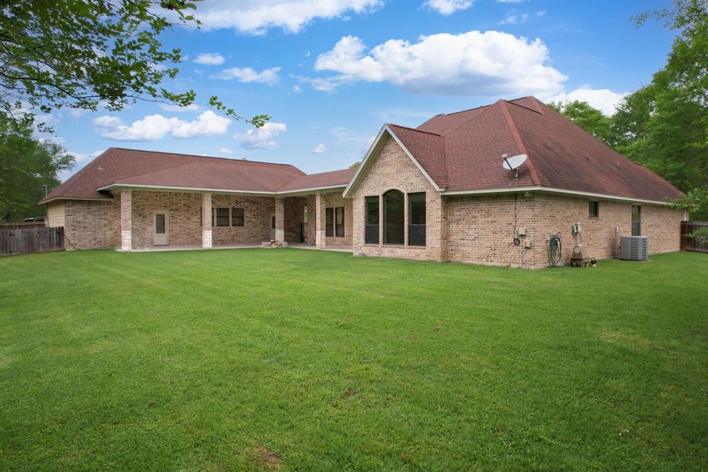 2414 Pebblebrook Circle, Conroe, Texas image 22