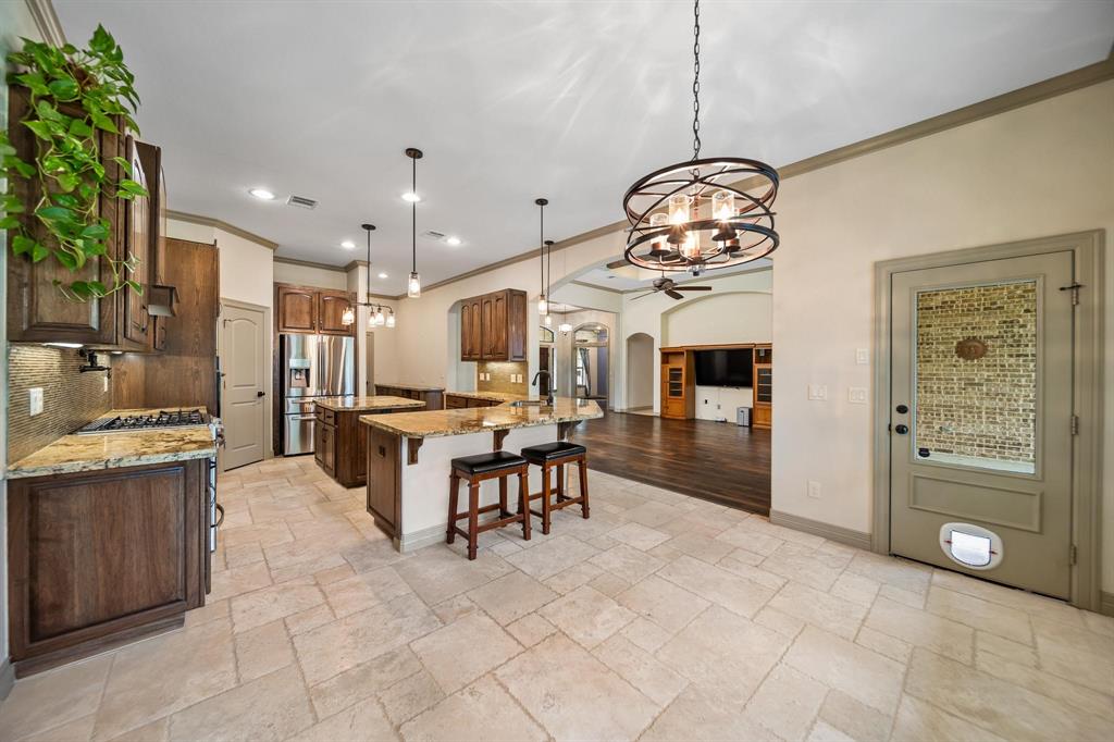 2414 Pebblebrook Circle, Conroe, Texas image 9