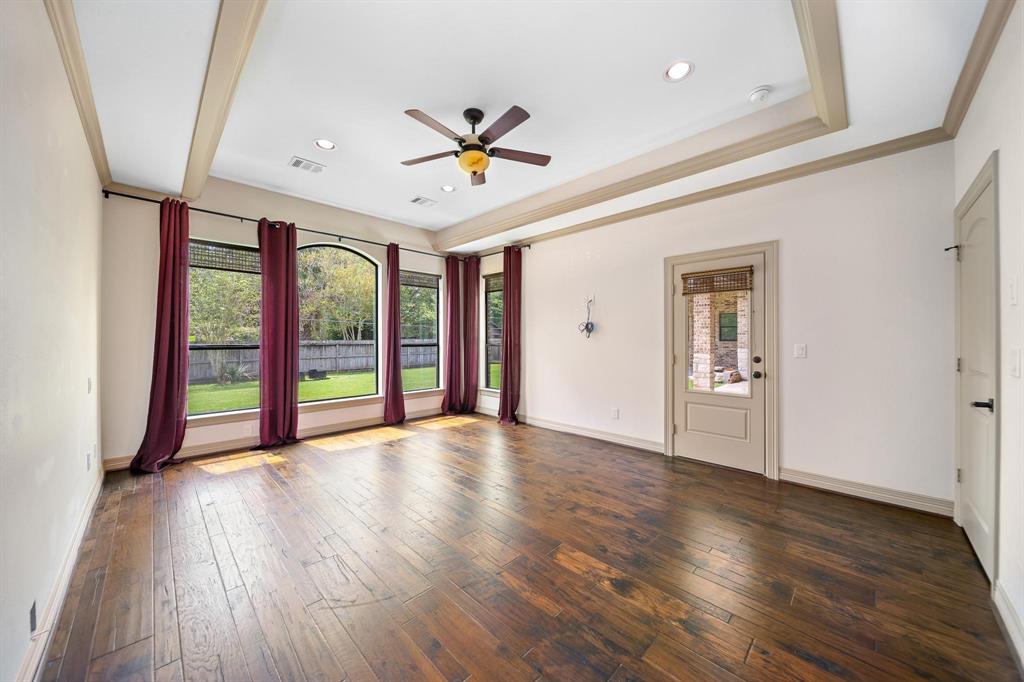 2414 Pebblebrook Circle, Conroe, Texas image 12