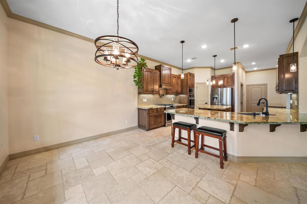 2414 Pebblebrook Circle, Conroe, Texas image 10