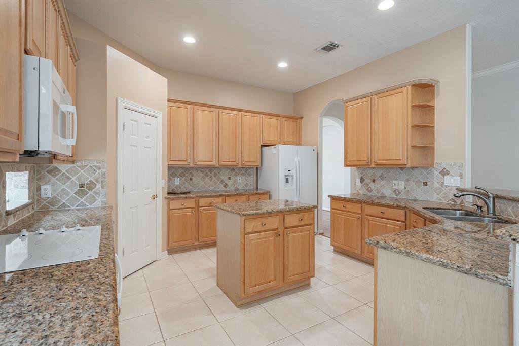 14 Devon Mill Place, The Woodlands, Texas image 16