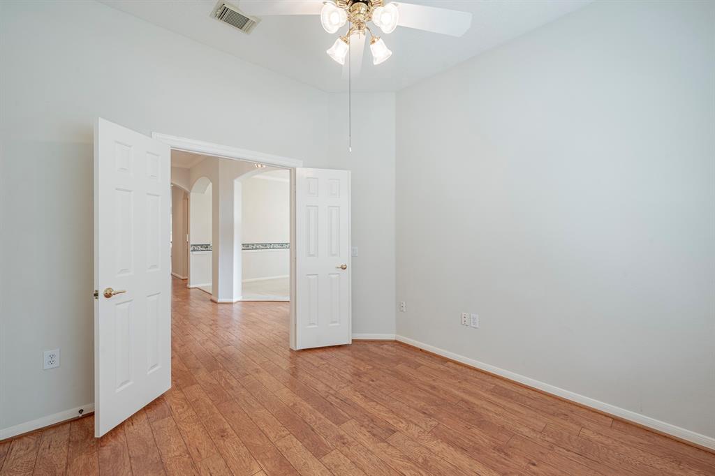 14 Devon Mill Place, The Woodlands, Texas image 5