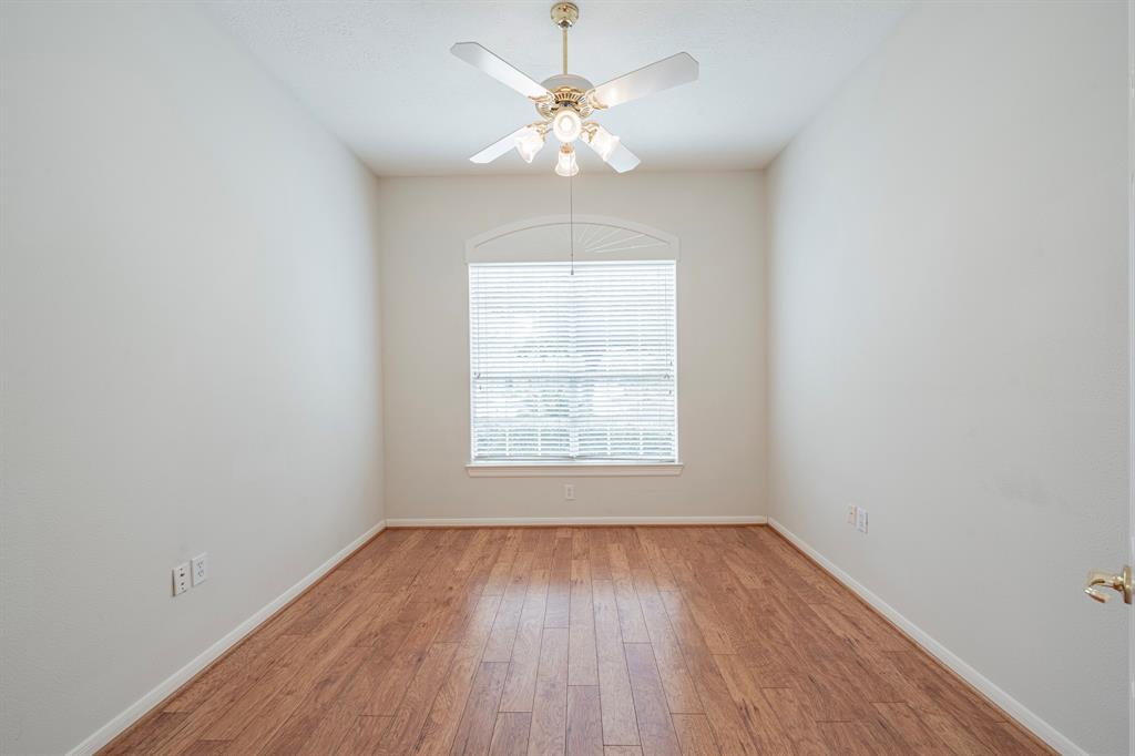 14 Devon Mill Place, The Woodlands, Texas image 4