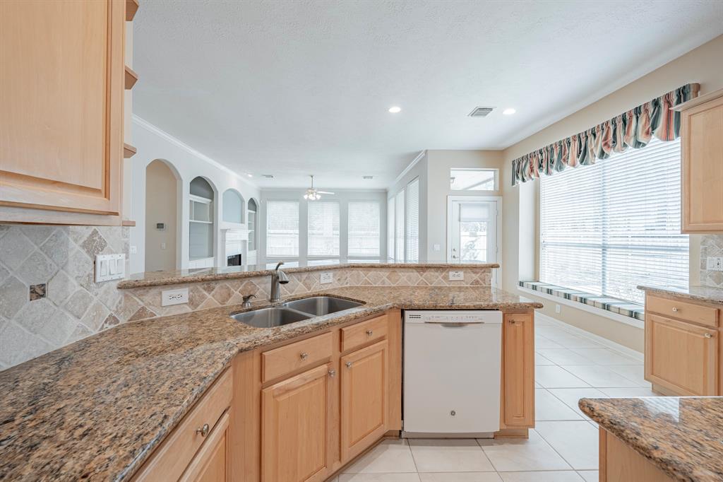 14 Devon Mill Place, The Woodlands, Texas image 17