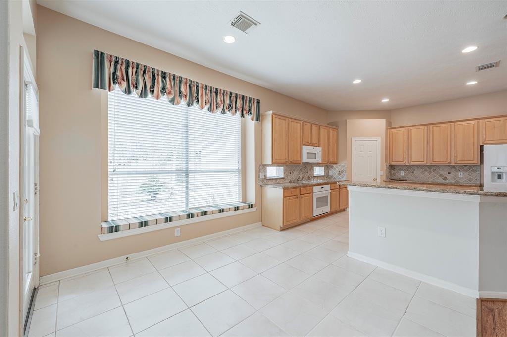 14 Devon Mill Place, The Woodlands, Texas image 19