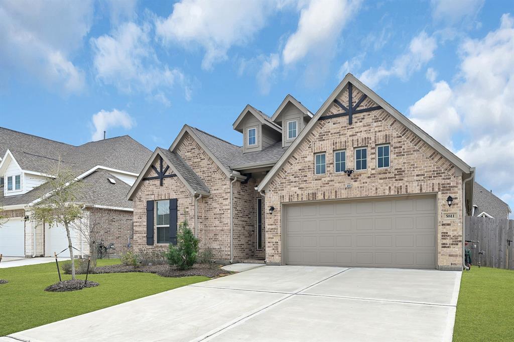 5811 Ashland Lane