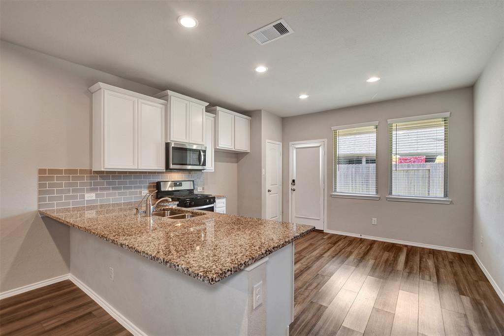 9244 Inland Leather Lane, Conroe, Texas image 15