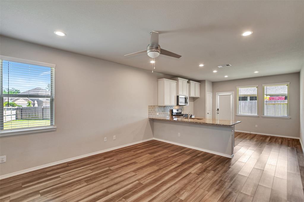 9244 Inland Leather Lane, Conroe, Texas image 11