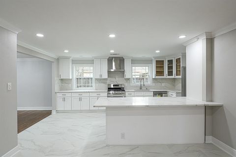 Single Family Residence in Houston TX 7710 Rolling Fork Lane 15.jpg