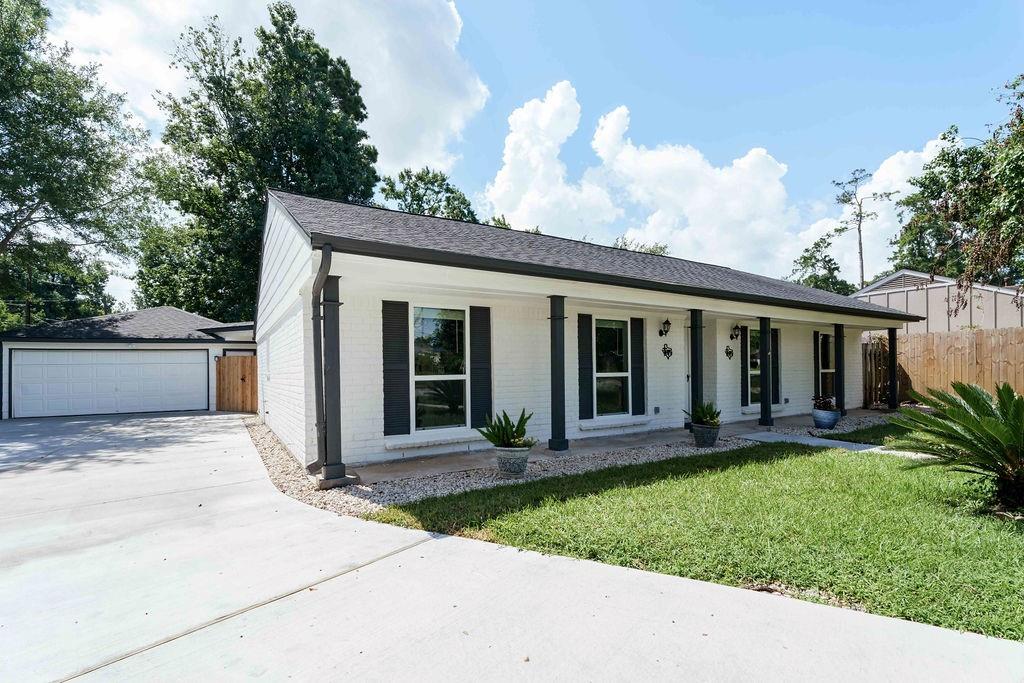 28926 Twisted Oak Drive
