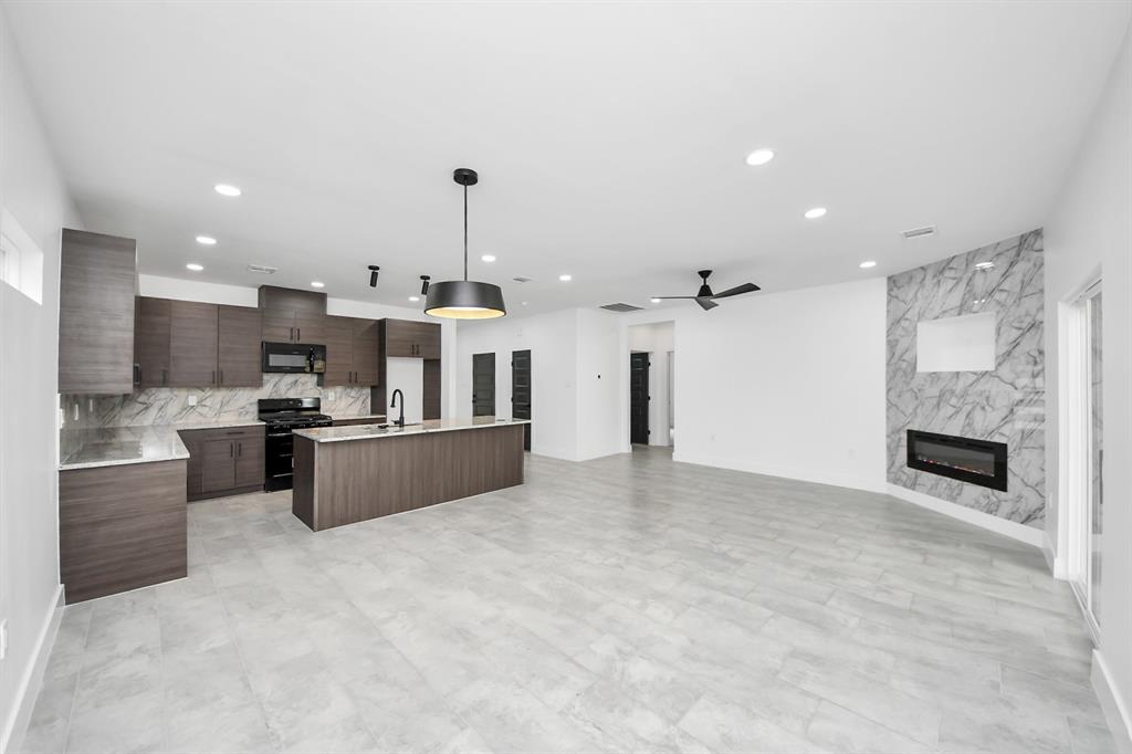 321 E Gulf Street, Baytown, Texas image 20