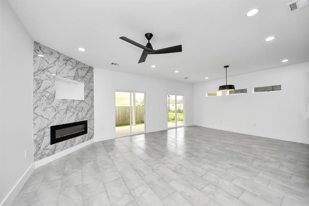 321 E Gulf Street, Baytown, Texas image 15