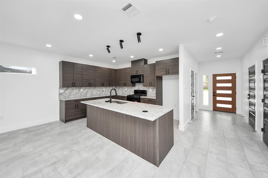 321 E Gulf Street, Baytown, Texas image 13