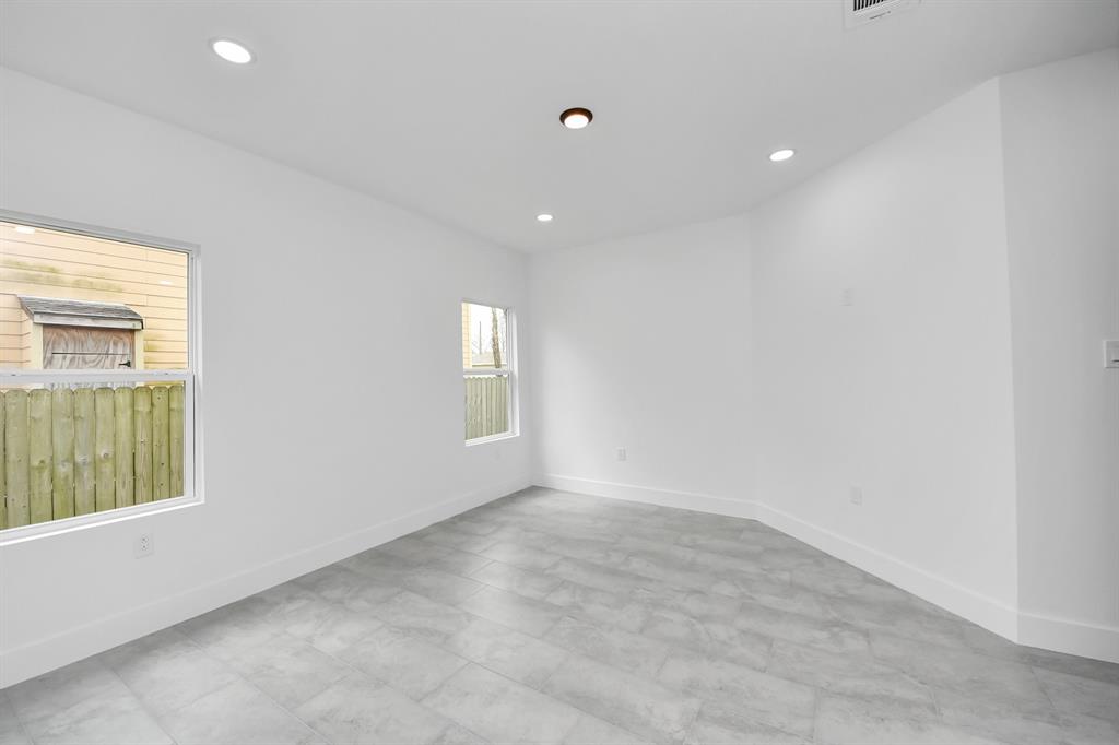 321 E Gulf Street, Baytown, Texas image 24
