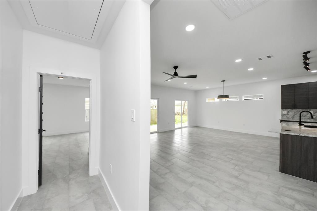 321 E Gulf Street, Baytown, Texas image 22