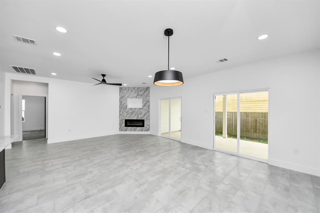 321 E Gulf Street, Baytown, Texas image 21