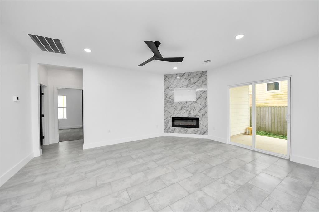 321 E Gulf Street, Baytown, Texas image 18