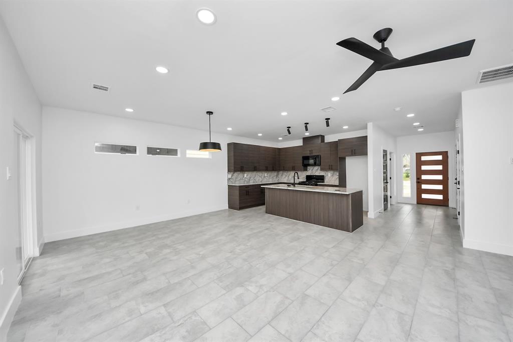 321 E Gulf Street, Baytown, Texas image 16