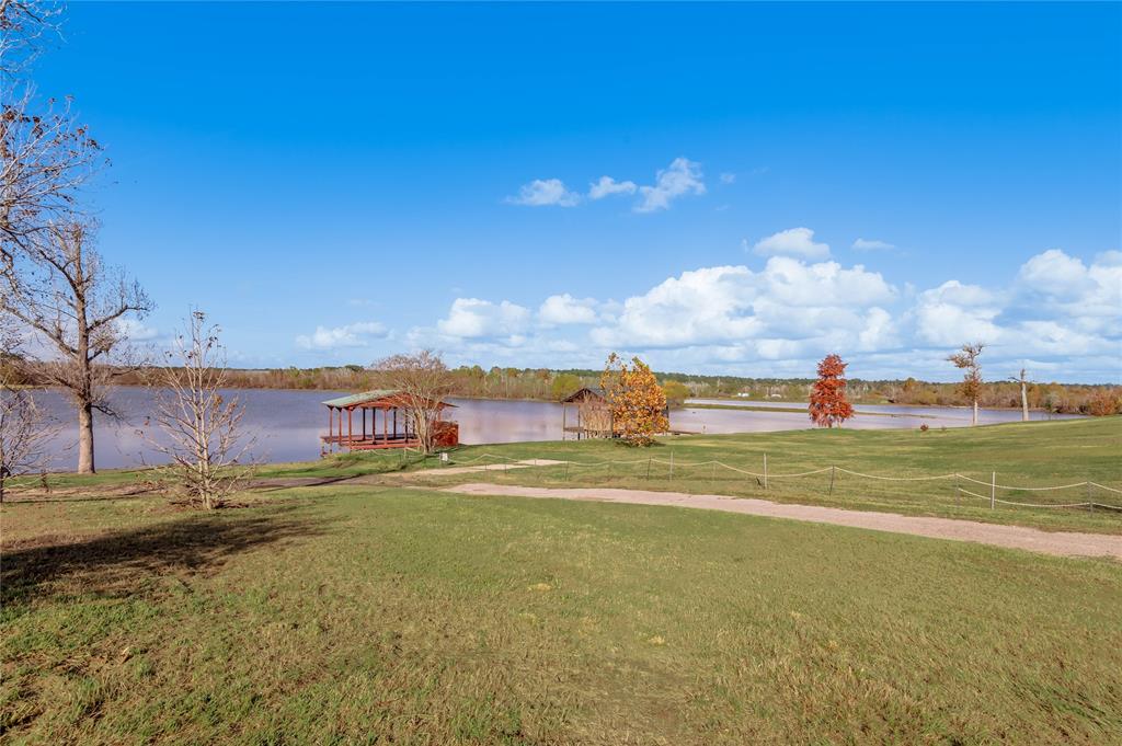 412 S Oak Lee Drive, Onalaska, Texas image 6