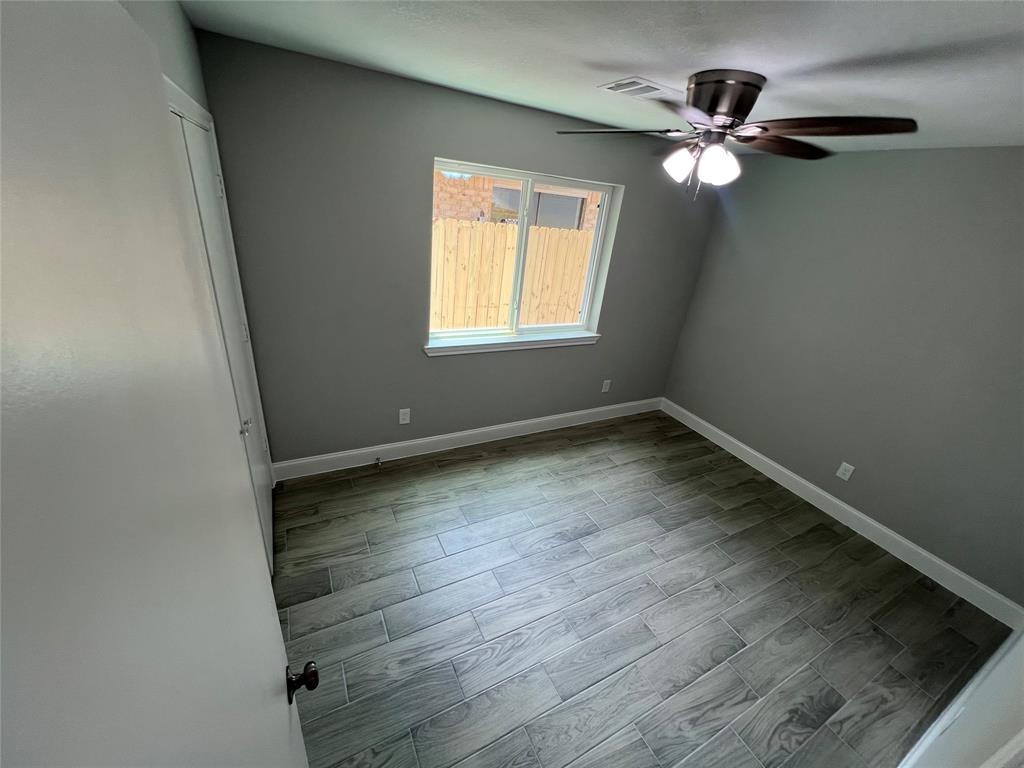 5005 Meadow Crest Street, La Porte, Texas image 18