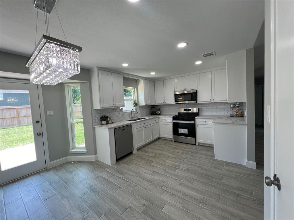 5005 Meadow Crest Street, La Porte, Texas image 39