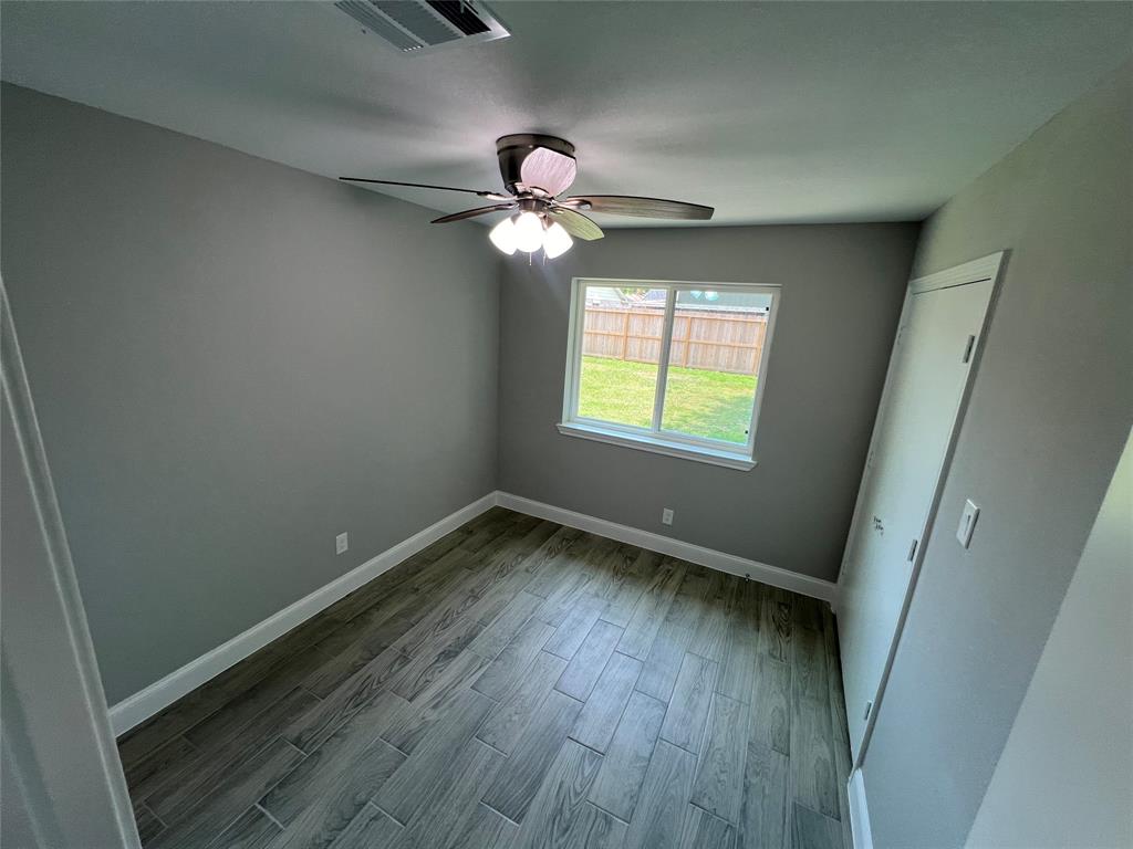 5005 Meadow Crest Street, La Porte, Texas image 17
