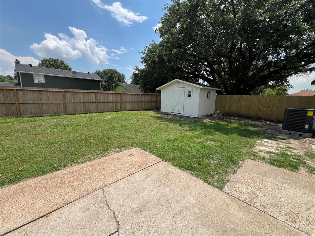 5005 Meadow Crest Street, La Porte, Texas image 25