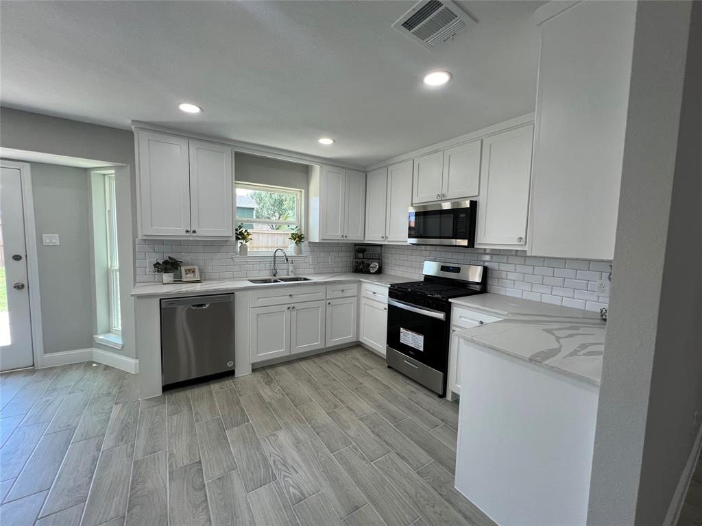 5005 Meadow Crest Street, La Porte, Texas image 38