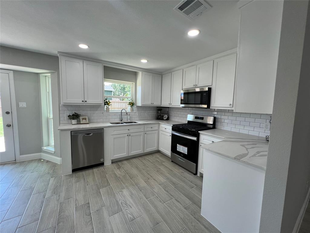 5005 Meadow Crest Street, La Porte, Texas image 37