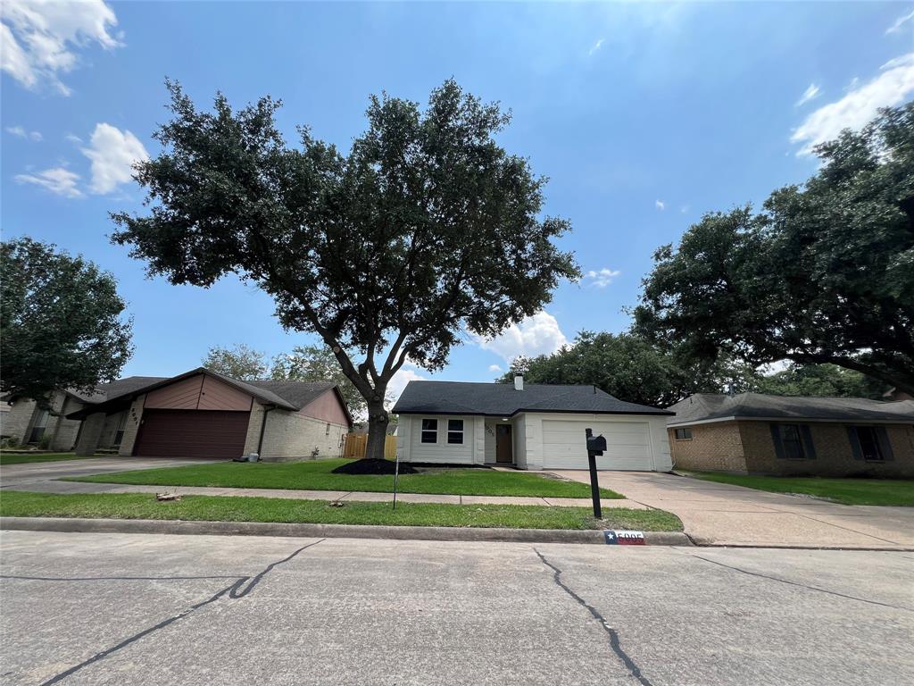 5005 Meadow Crest Street, La Porte, Texas image 1