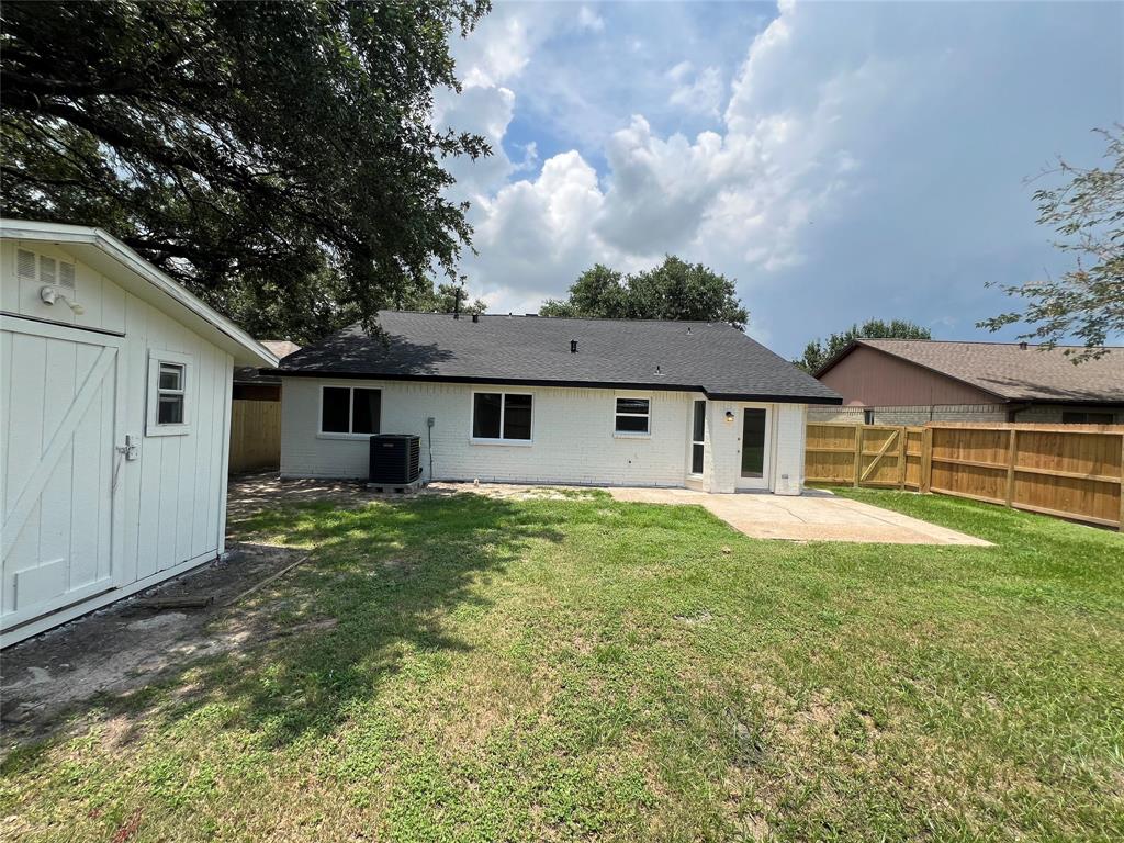 5005 Meadow Crest Street, La Porte, Texas image 27