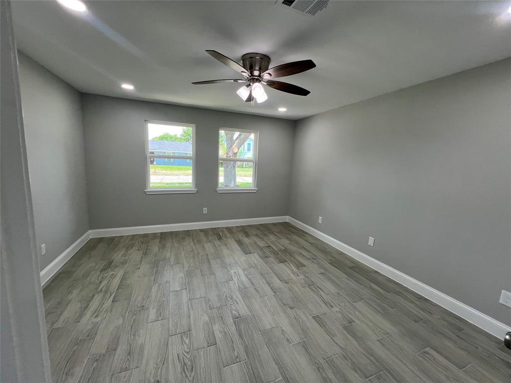 5005 Meadow Crest Street, La Porte, Texas image 6