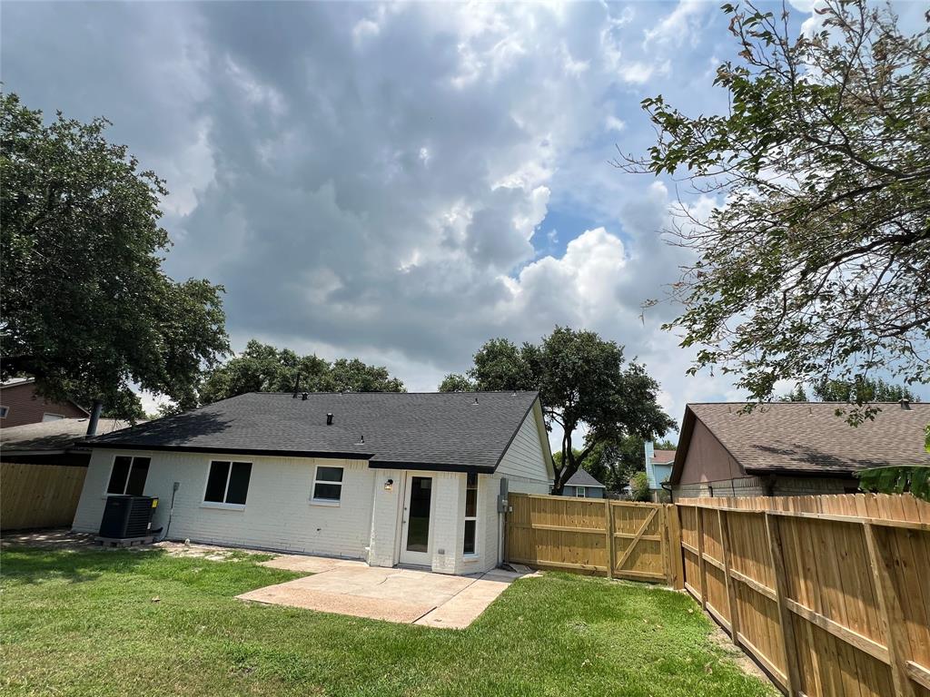 5005 Meadow Crest Street, La Porte, Texas image 31