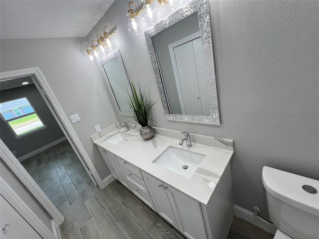 5005 Meadow Crest Street, La Porte, Texas image 10