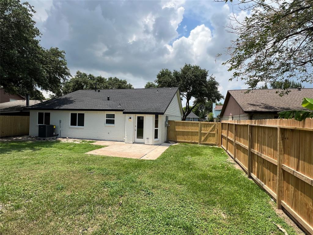 5005 Meadow Crest Street, La Porte, Texas image 30