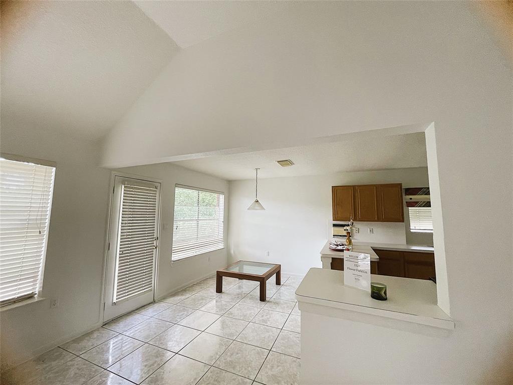 3327 Flower Field Lane, Pearland, Texas image 7