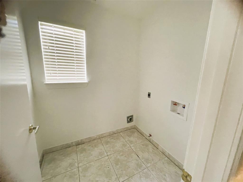 3327 Flower Field Lane, Pearland, Texas image 20
