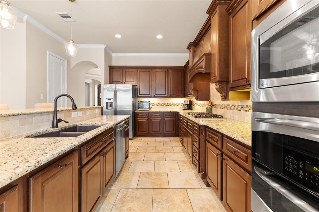2322 Dolan Springs Lane, Friendswood, Texas image 8