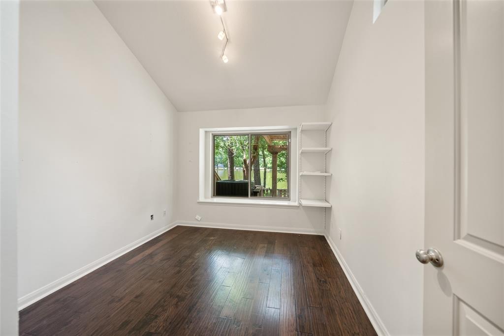 27 N Lakeridge Circle, The Woodlands, Texas image 10