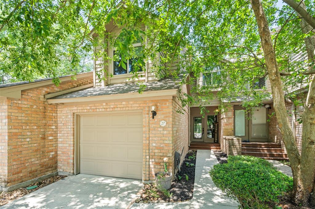 27 N Lakeridge Circle, The Woodlands, Texas image 1